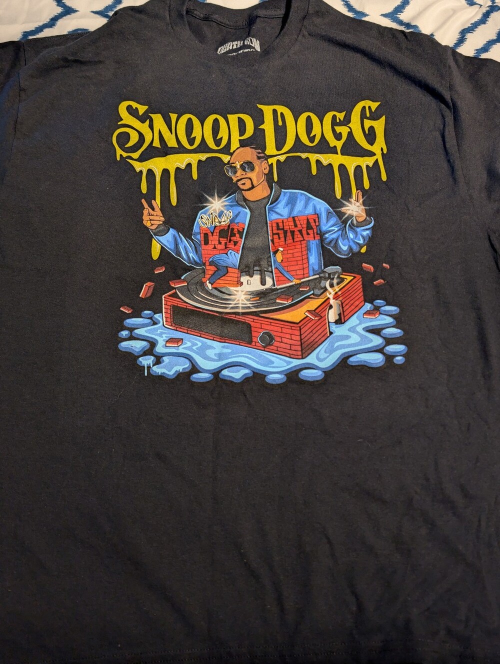 Snoop Dogg Graphic Tee - Black with Yellow & Blue Artwork. Xl